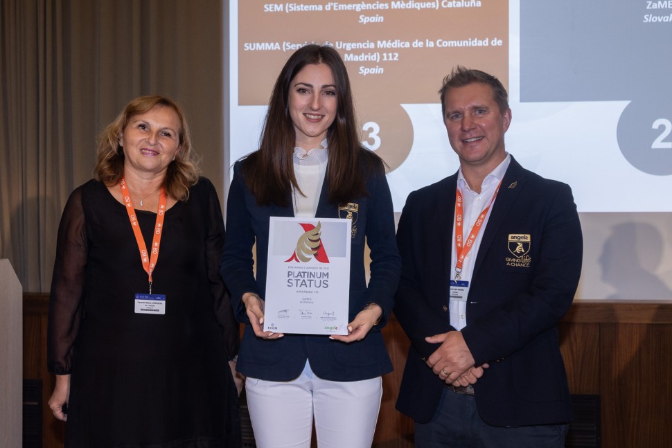 Prevzatie ocenenia zastupkynou Angels za Slovensko